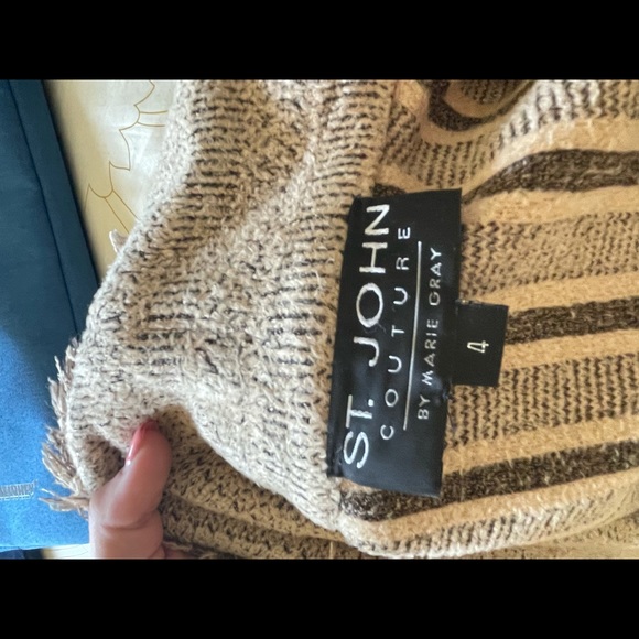 St John Couture Jacket - Picture 4 of 7